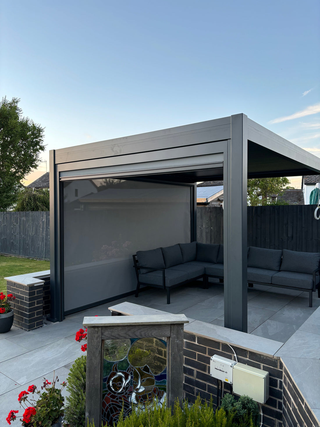 Manual vs Electric Pergolas 