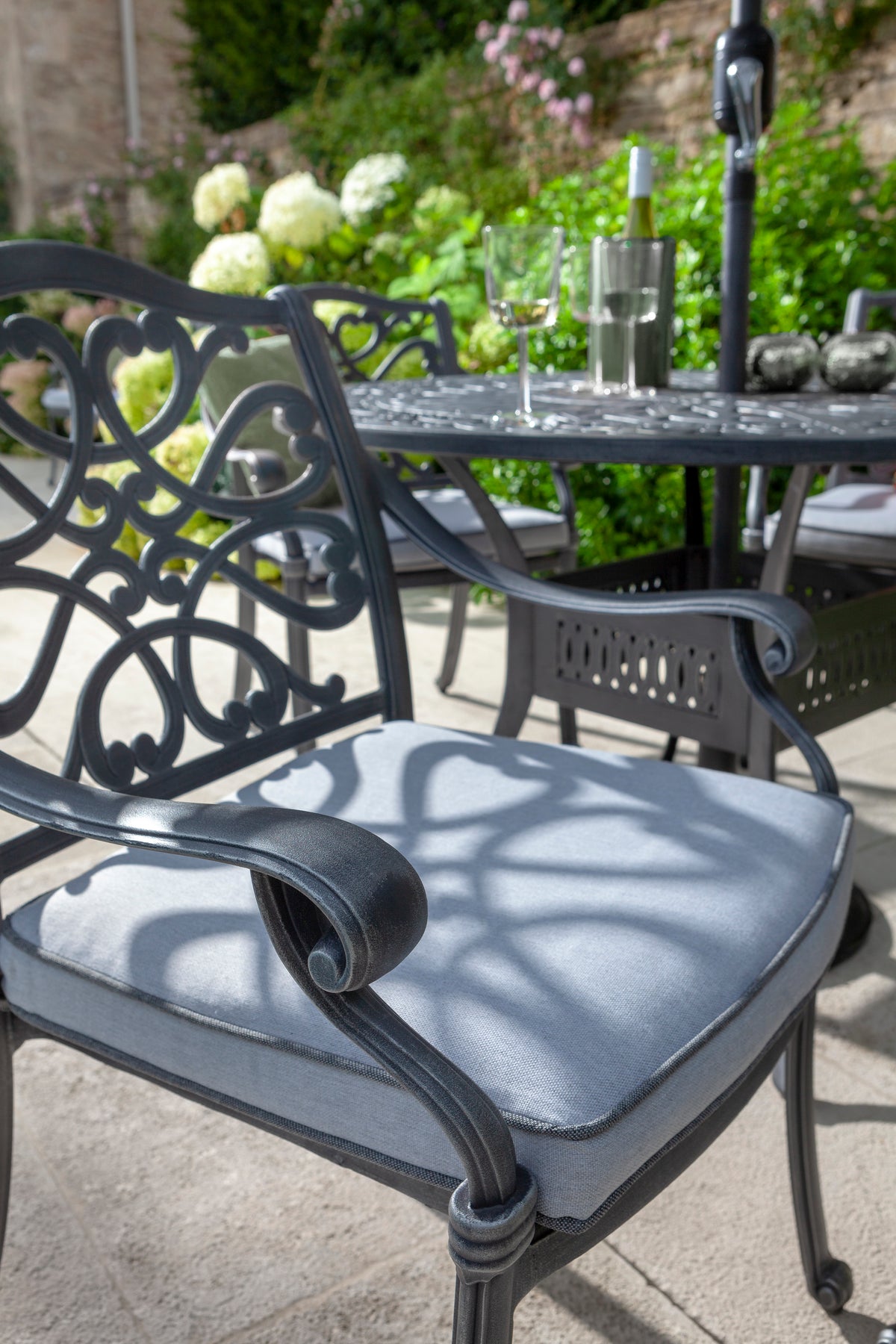Hartman Capri 4 Seat Round Dining Set in Antique Grey / Platinum